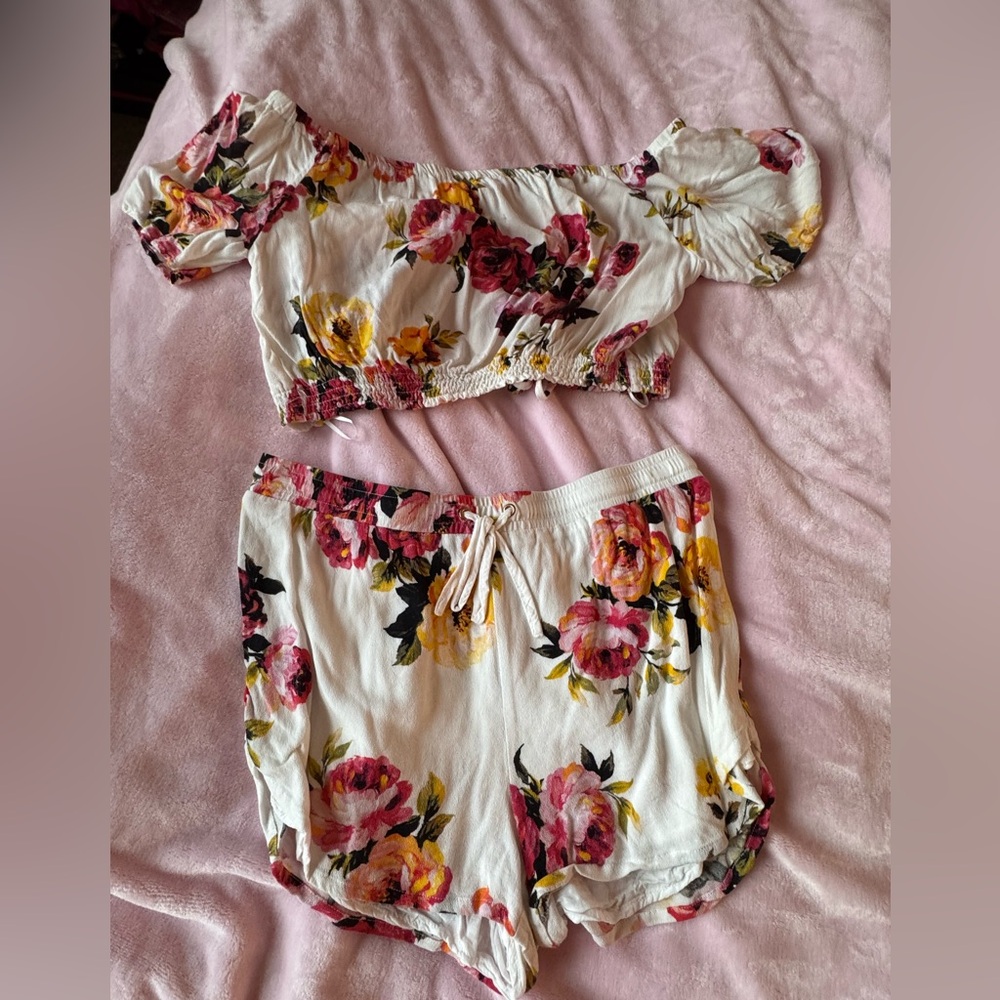 Kendall & Kylie Floral Short and Crop Top Set